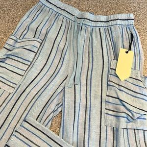 Wide legged pants size L.